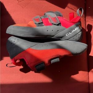 Red Men's Athletic Climbing Shoes